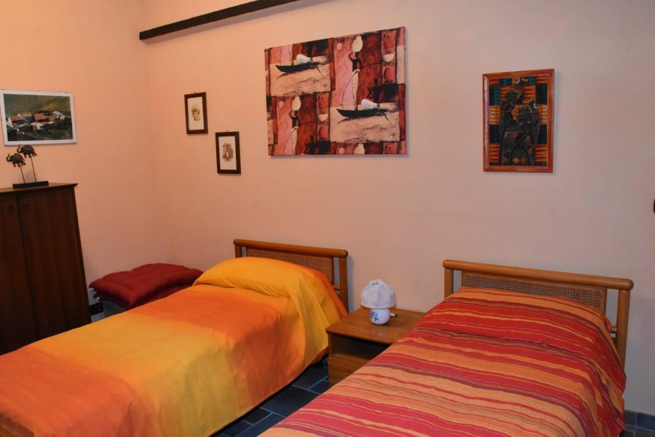 Bed and Breakfast La casa di Enzo Lequio Tanaro Esterno foto